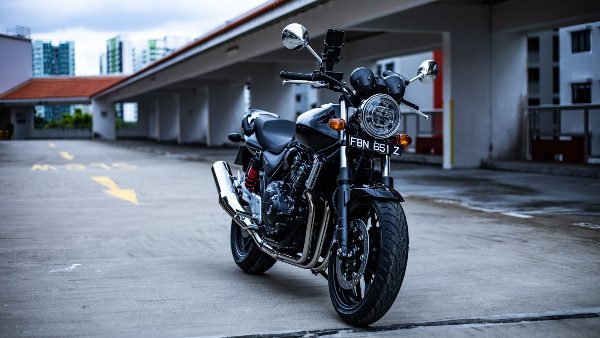 Honda CB 500F 2022 preta, 18.400 km, ABS, revisões em dia